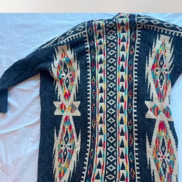 Colorful Geometric Patterned Cardigan - Picture 4 of 6